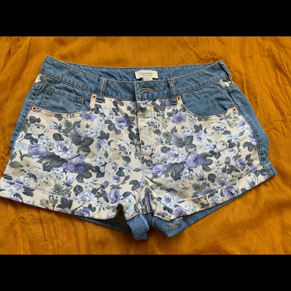 DENIM FLORAL SHORTS
